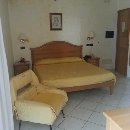 Hotel Mistef Falerna Camera foto